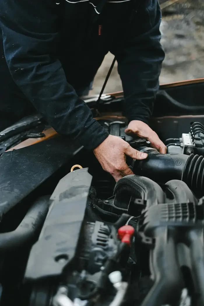 Certified Fiixup mechanic providing doorstep car repair